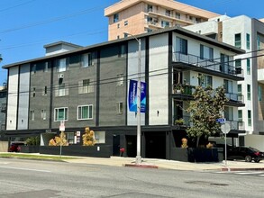 9025 W. 3rd St - fully renovated unit in Los Angeles, CA - Building Photo - Primary Photo