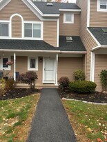 18 Hillcrest W in Portland, ME - Building Photo