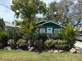 217 N Grosse Ave in Tarpon Springs, FL - Building Photo