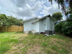 2910 E Lake Ave in Tampa, FL - Building Photo - Building Photo