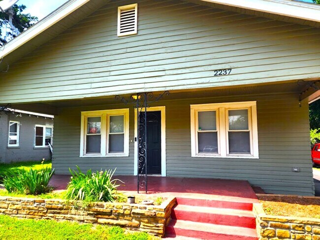 2237 NW 12th St in Oklahoma City, OK - Building Photo - Building Photo