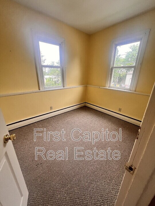 923 Greenbriar Rd in York, PA - Building Photo