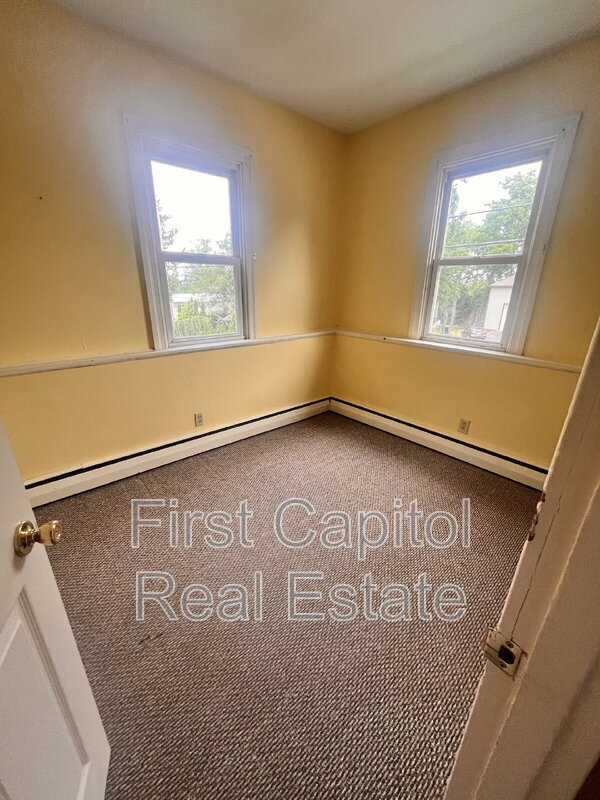 property at 923 Greenbriar Rd