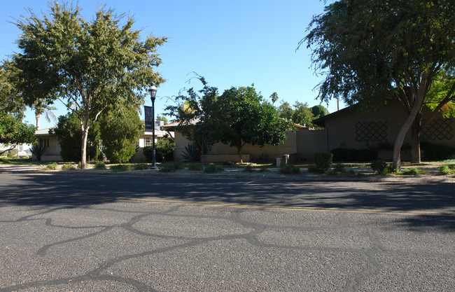 7154 N 57th Ave in Glendale, AZ - Foto de edificio - Building Photo