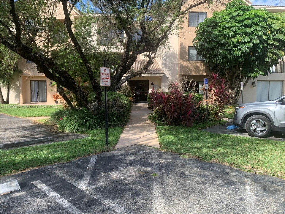 10001 W Atlantic Blvd, Unit 224 in Coral Springs, FL - Building Photo