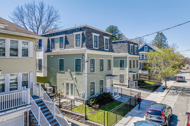 92-94 Cornell St in Roslindale, MA - Foto de edificio - Building Photo