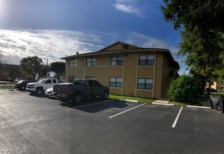 6660 W 26th Ct in Hialeah, FL - Building Photo - Building Photo