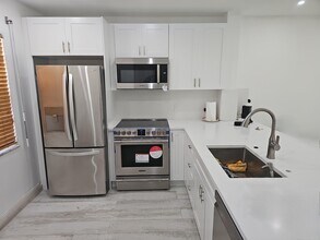 128 S Cypress Rd in Pompano Beach, FL - Building Photo - Building Photo