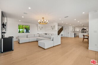 15655 Castlewoods Dr in Los Angeles, CA - Building Photo - Building Photo