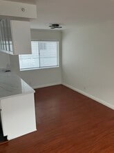 361 W California Ave, Unit 8 in Glendale, CA - Building Photo - Building Photo