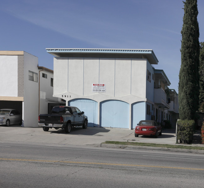 5911 Laurel Canyon Blvd in North Hollywood, CA - Building Photo - Building Photo