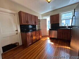 11 Fairfield St in Watertown, MA - Building Photo