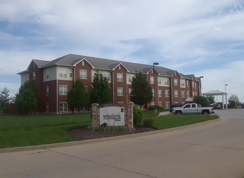 Gundaker Wingate Manor in Belleville, IL - Building Photo