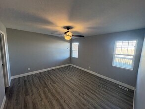 231 W Lester St in Williamsville, IL - Foto de edificio - Building Photo