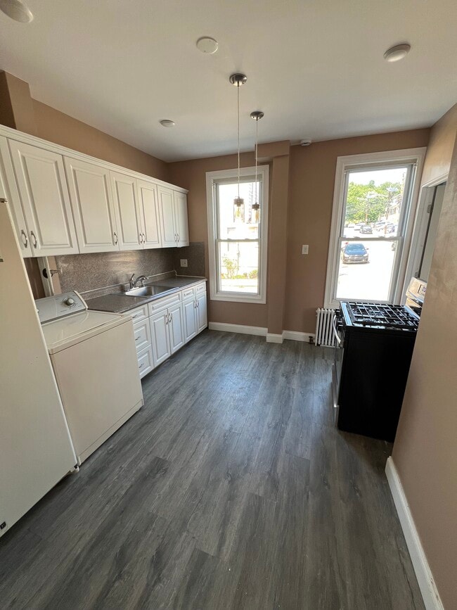 1451 52nd St, Unit 1 in North Bergen, NJ - Foto de edificio - Building Photo