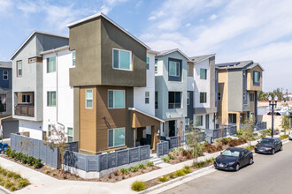 Townhomes At Lacy Crossing in Santa Ana, CA - Building Photo - Building Photo