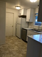 4225 Mahrt Ave SE in Salem, OR - Foto de edificio - Building Photo