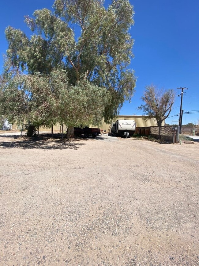 415 W Ridgecrest Blvd in Ridgecrest, CA - Building Photo - Building Photo