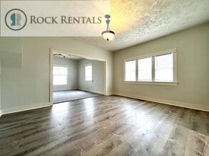 200 E 11th Ave in Hutchinson, KS - Building Photo - Building Photo