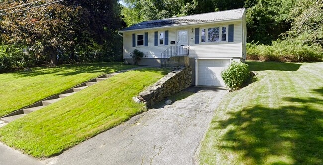 46 Cedar Hill Rd in Northborough, MA - Foto de edificio - Building Photo