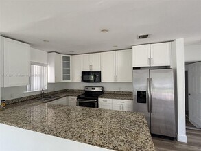 2449 SW 7th St in Fort Lauderdale, FL - Building Photo - Building Photo
