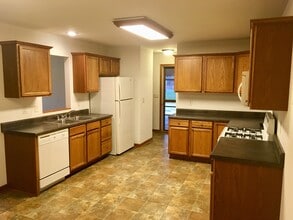 928 Prairie St in Marseilles, IL - Building Photo - Building Photo