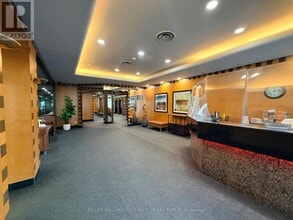 18 Hillcrest Ave in Toronto, ON - Building Photo - Building Photo