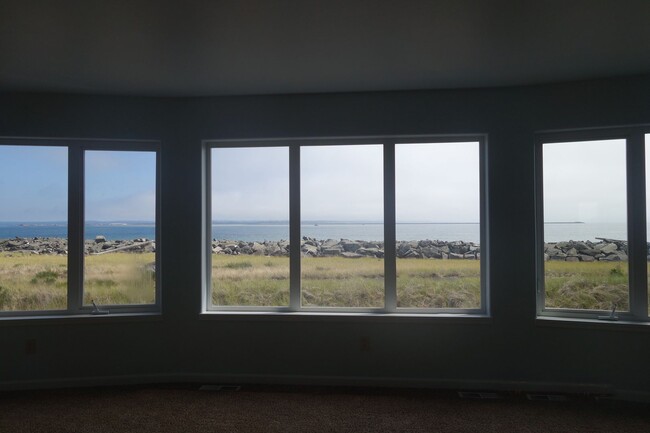 1467 Ocean Shores Blvd SW in Ocean Shores, WA - Foto de edificio - Building Photo