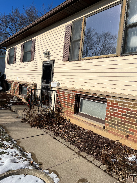 18508 W Woodland Terrace in Gurnee, IL - Building Photo