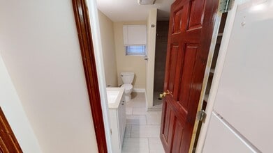 22 Harris St, Unit 1 in Brookline, MA - Foto de edificio - Building Photo