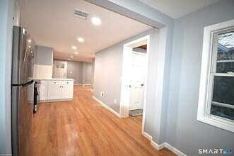 17 Railroad Ave in Farmington, CT - Building Photo - Building Photo