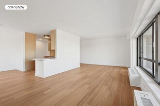 501 E 87th St in New York, NY - Building Photo - Building Photo