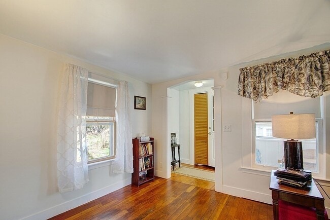 367 Whalom Rd in Lunenburg, MA - Building Photo - Building Photo