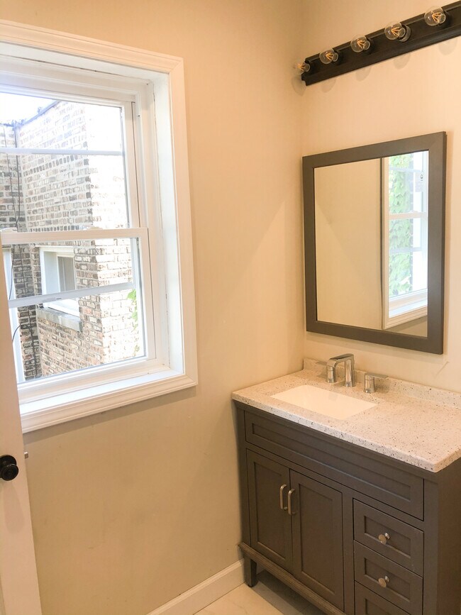 7845 S Kingston Ave, Unit 3 in Chicago, IL - Building Photo - Building Photo