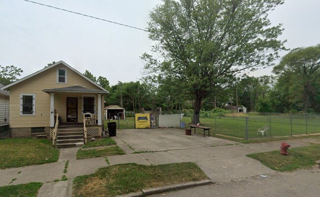 110 E Arizona St in Highland Park, MI - Foto de edificio - Building Photo