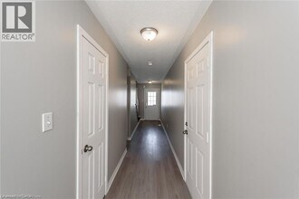 626 Taylor Crescent in Burlington, ON - Building Photo - Building Photo