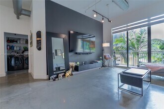 2001 Biscayne Blvd, Unit 9 in Miami, FL - Building Photo - Building Photo