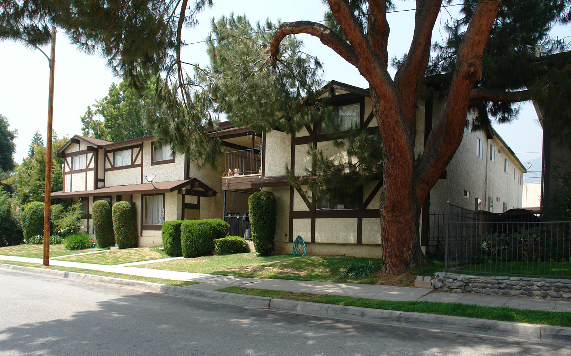 425 Linwood Ave in Monrovia, CA - Building Photo