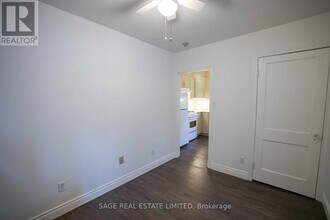 8 Brookmount Rd in Toronto, ON - Building Photo - Building Photo