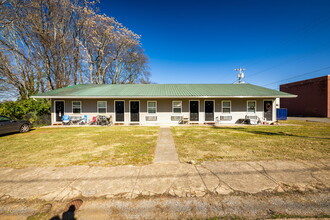 563 Central Ave in Cleveland, TN - Foto de edificio - Building Photo