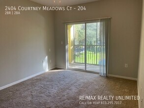 2404 Courtney Meadows Ct in Tampa, FL - Building Photo - Building Photo