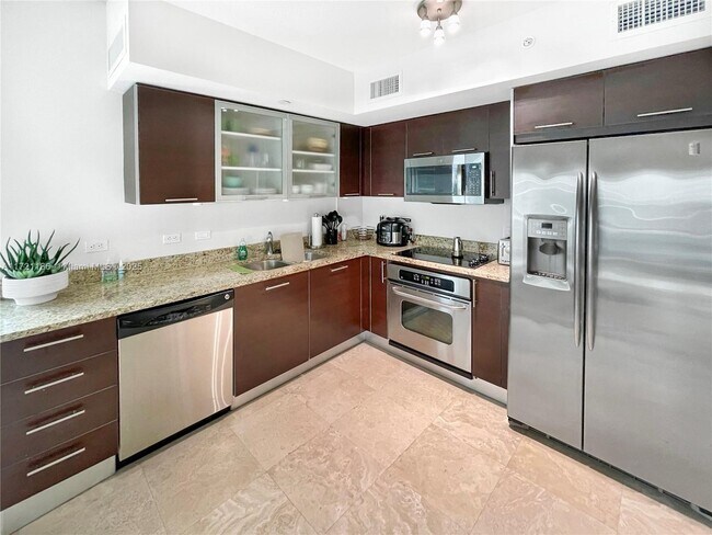 41 SE 5th St, Unit 916 in Miami, FL - Building Photo - Building Photo