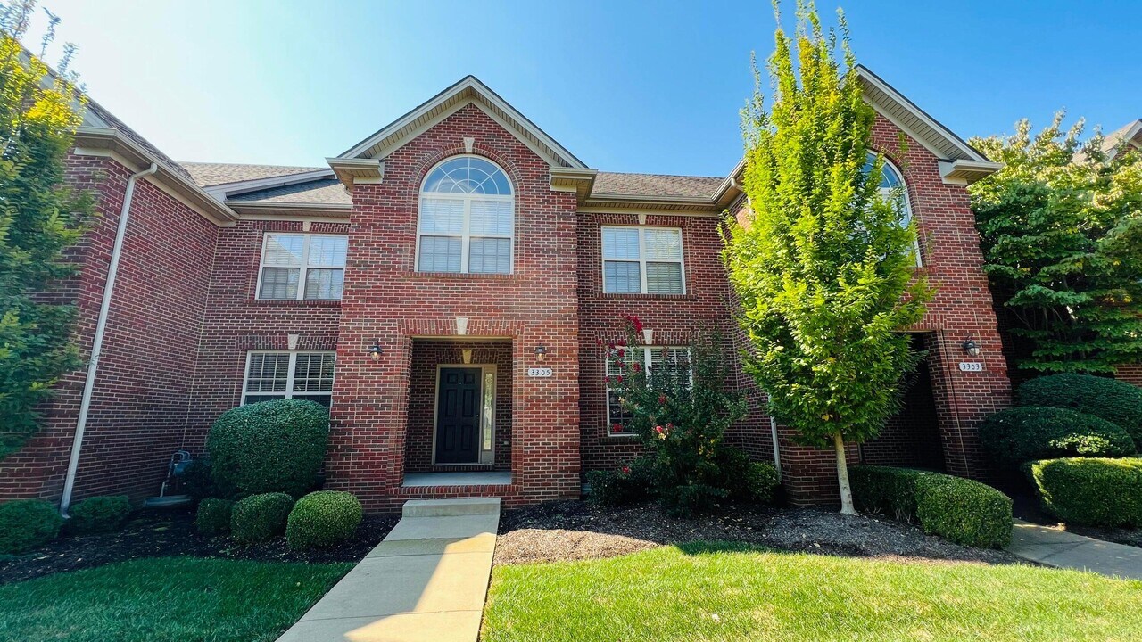 3305 Beaumont Centre Cir in Lexington, KY - Building Photo