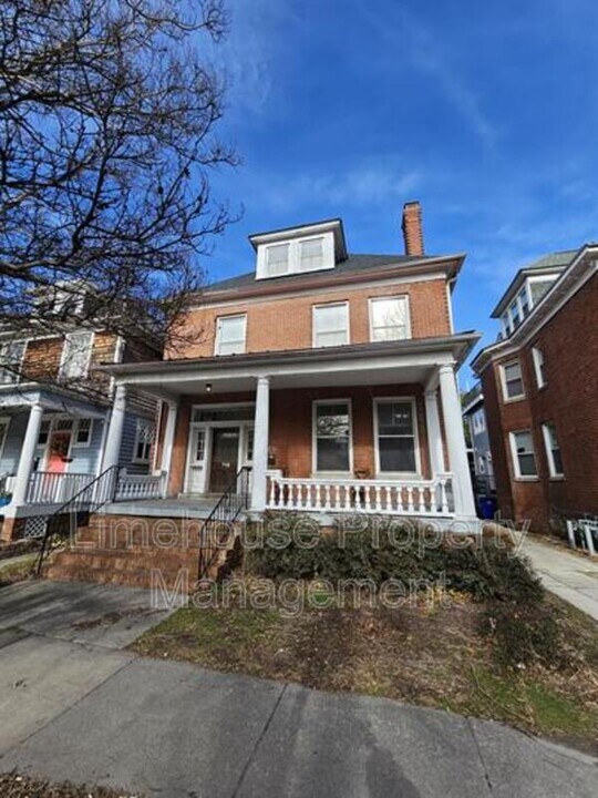 718 W Princess Anne Rd in Norfolk, VA - Building Photo