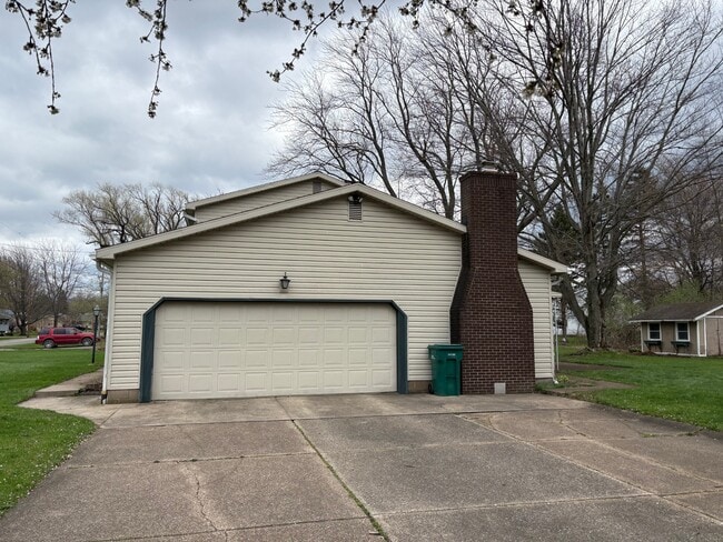 3603 Brierwood Dr in Erie, PA - Building Photo - Building Photo