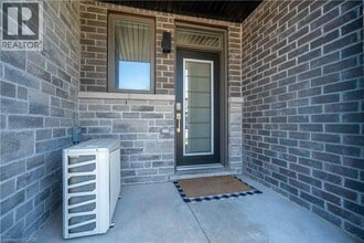 4882 Connor Dr in Beamsville, ON - Building Photo - Building Photo