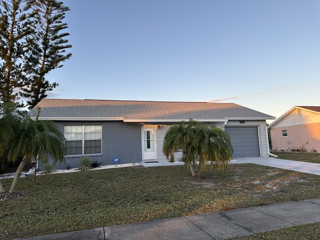 6246 Coniston St in Port Charlotte, FL - Foto de edificio - Building Photo