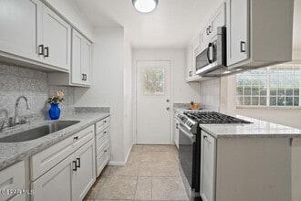 481 Rio Arriba Dr in El Paso, TX - Foto de edificio - Building Photo