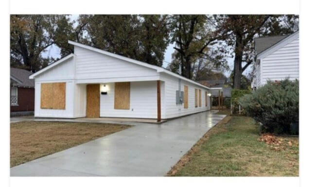 property at 2855 Choctaw Ave