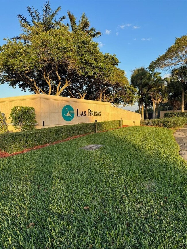 17850 NW 19th St in Pembroke Pines, FL - Foto de edificio - Building Photo